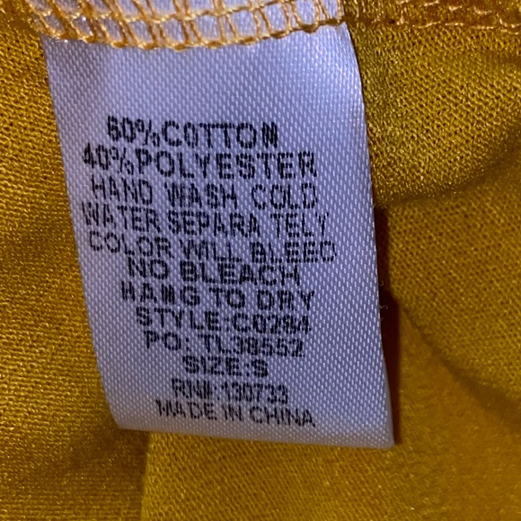 Umgee Oversized Mustard Top. Size S - Picture 4 of 4